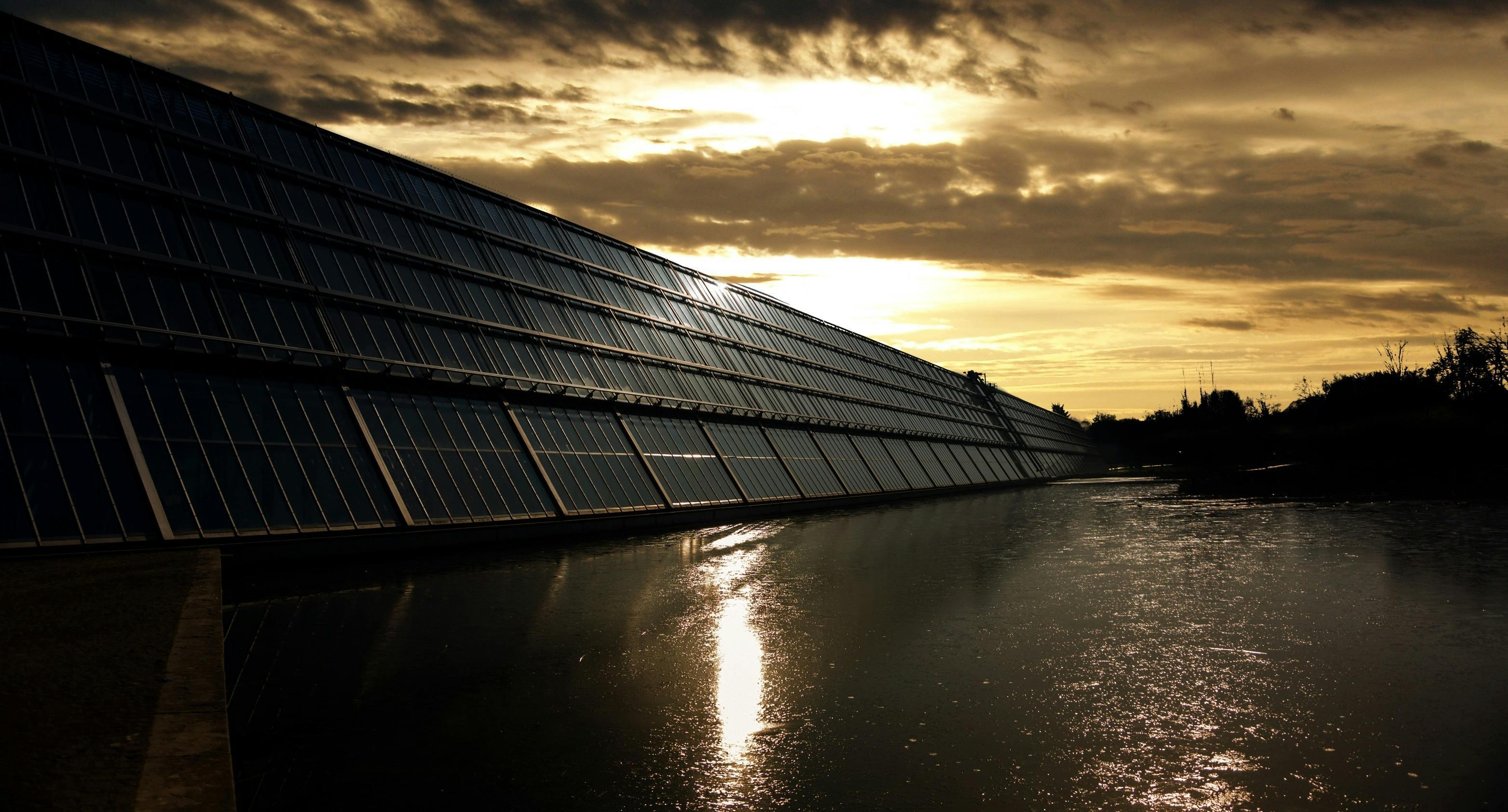 Energia solar e descarbonização: entenda como se relacionam